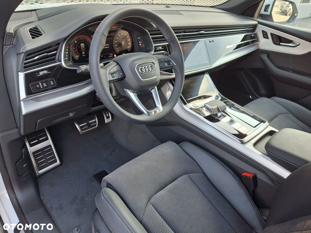 Audi Q8 - 11