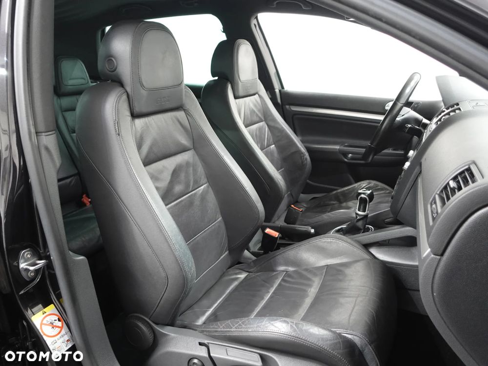 Volkswagen Golf - 26