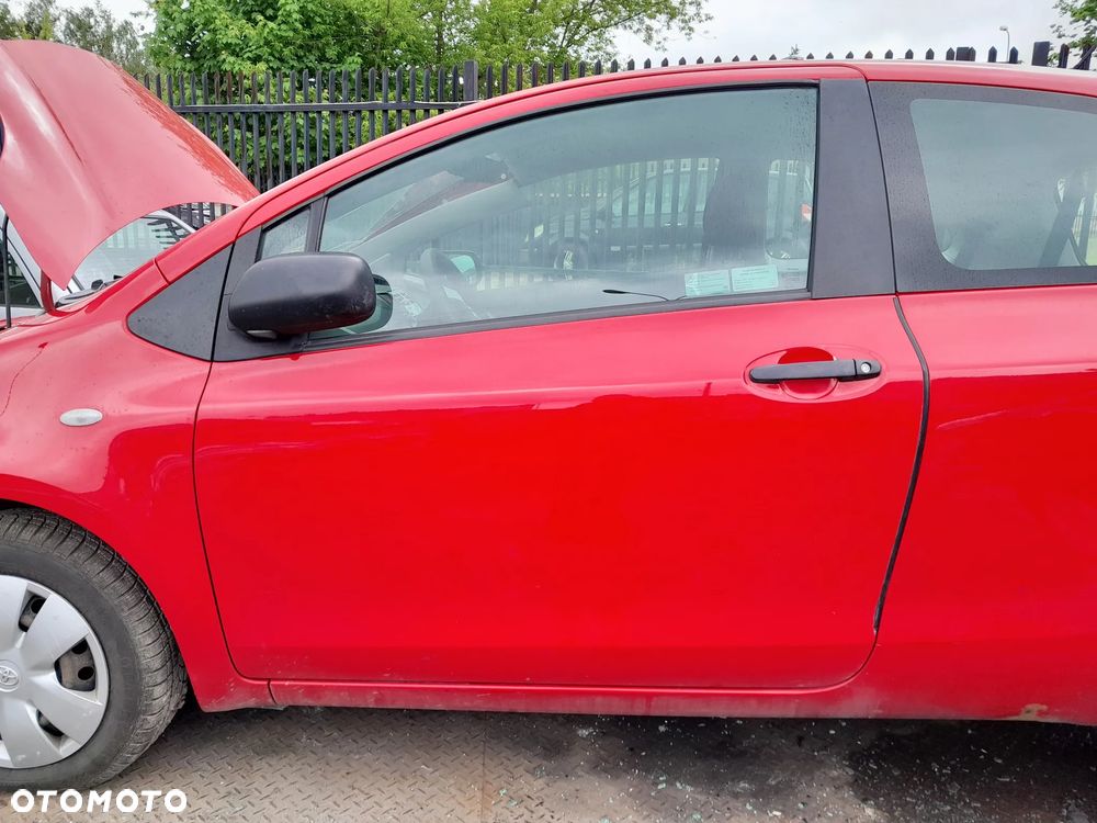 Drzwi lewe TOYOTA Yaris II 05-11r. 3D 3P0 - 1