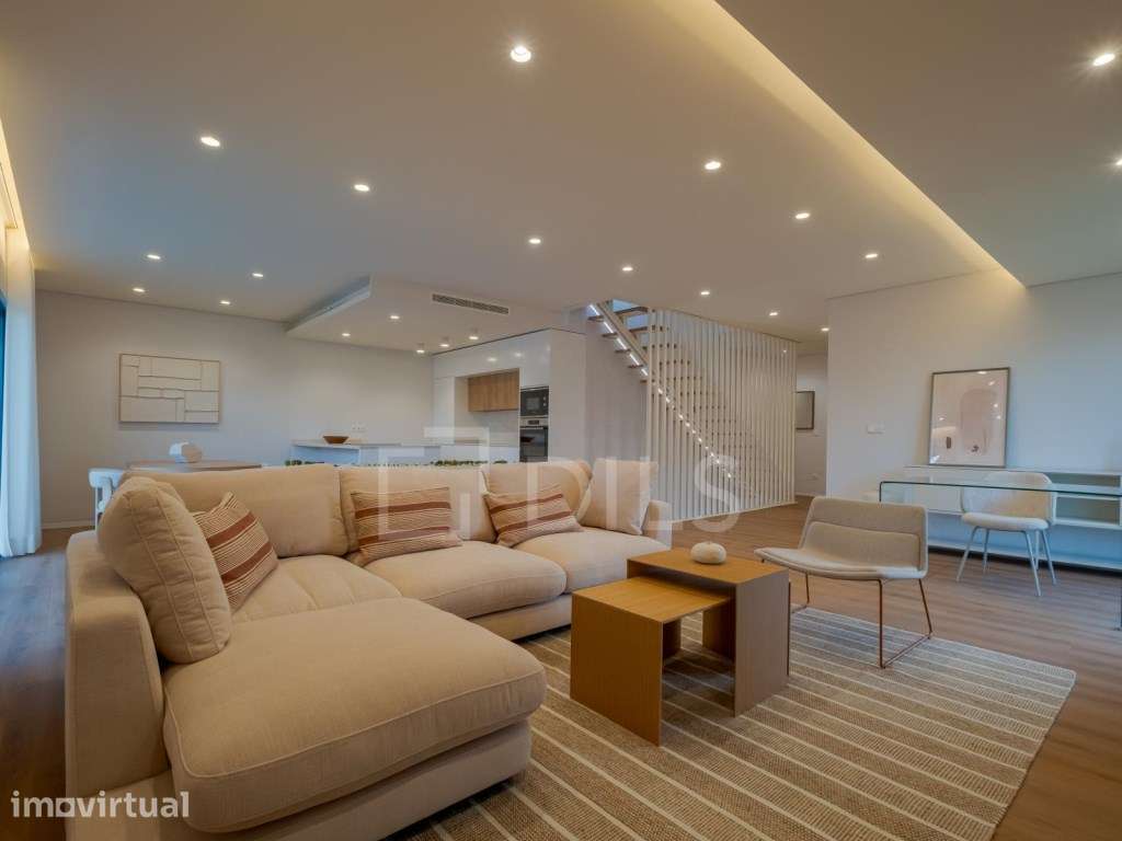 Moradia T3 duplex com garagem e piscina na Herdade do Meio, Amora - Grande imagem: 2/70