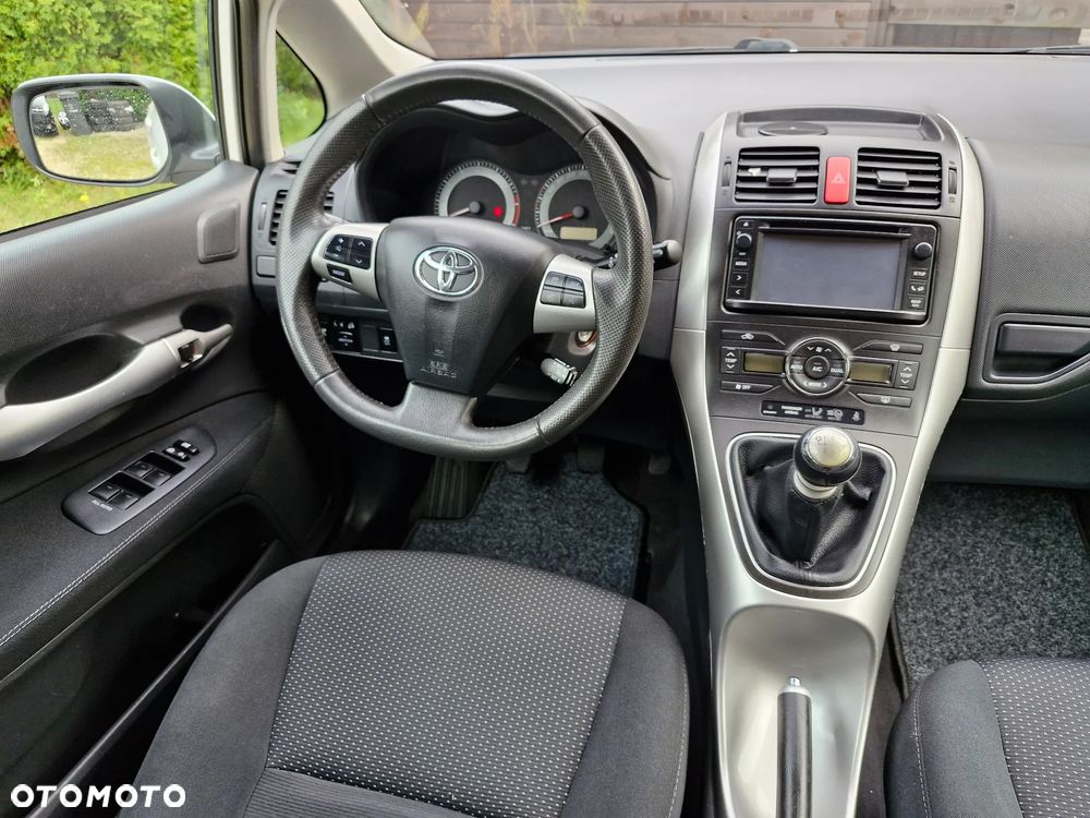 Toyota Auris 1.6 Prestige - 10