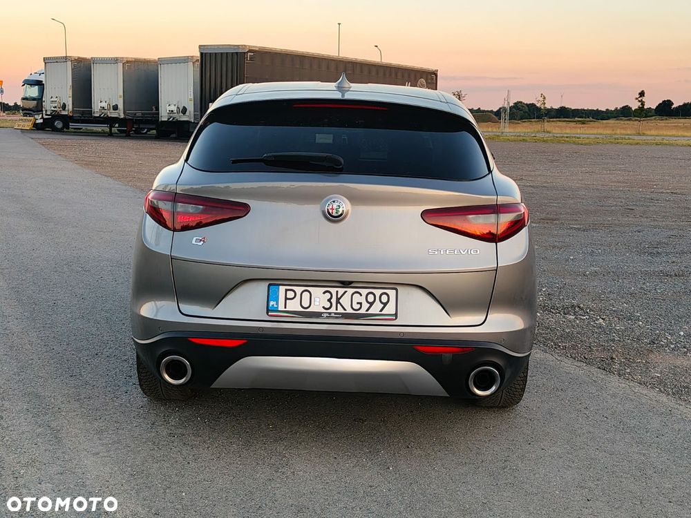 Alfa Romeo Stelvio - 4