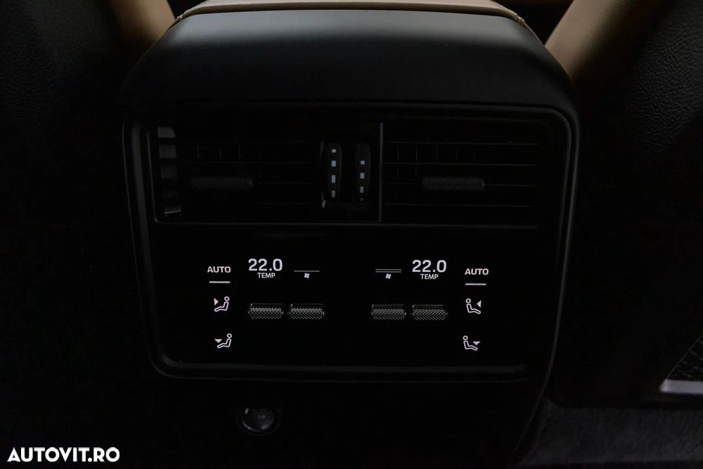 Porsche Cayenne Coupe E-Hybrid - 36