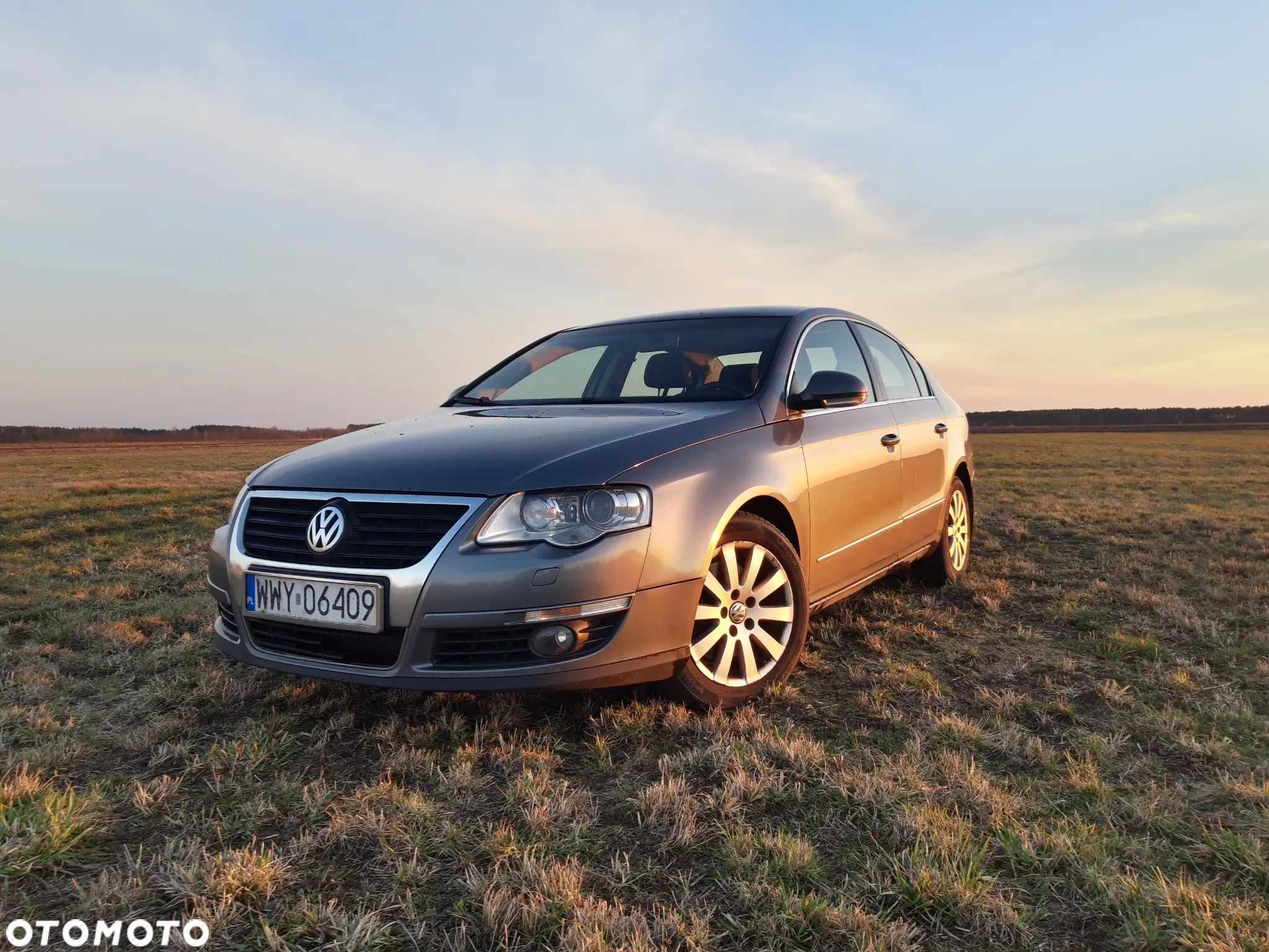 Volkswagen Passat - 1