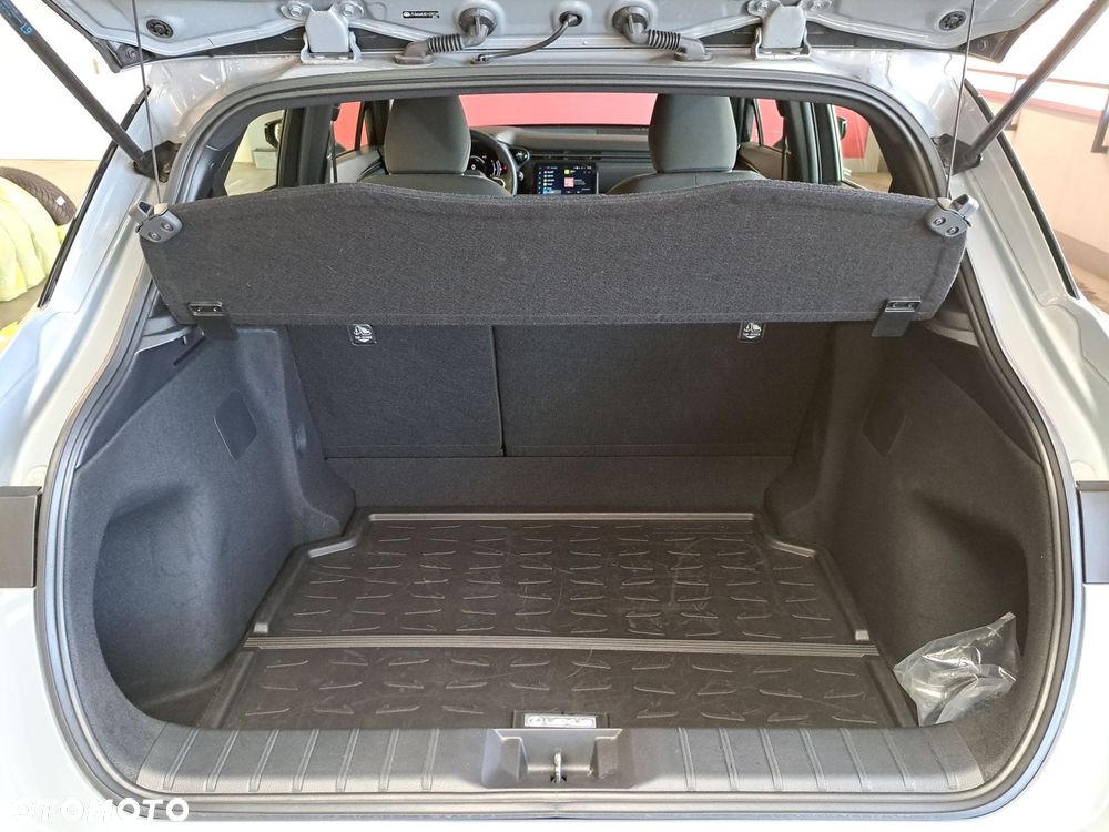 Lexus LBX 1.5 Hybrid - 13