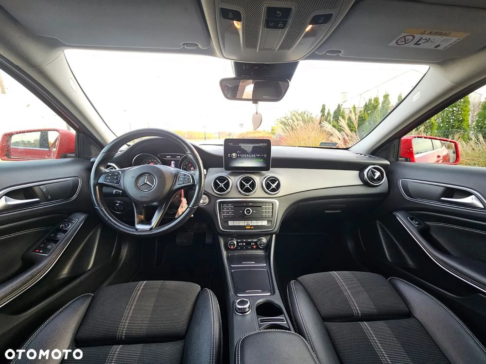 Mercedes-Benz GLA 200 7G-DCT - 10