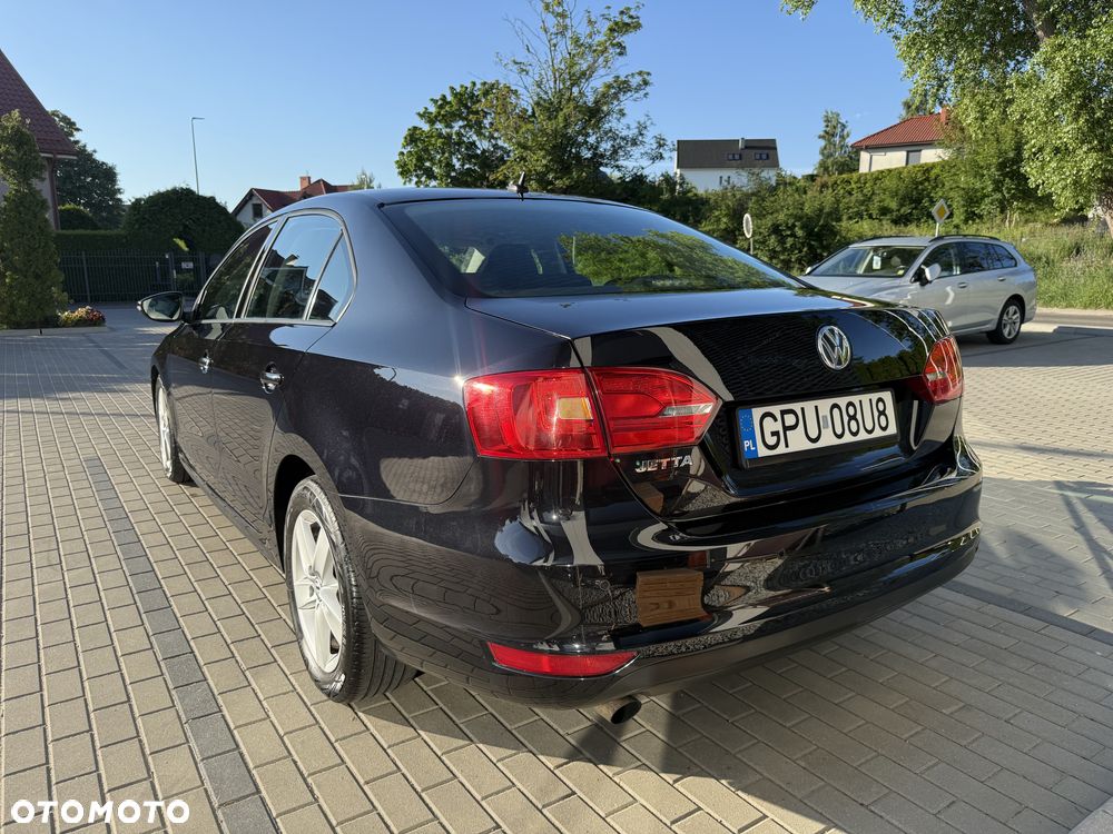 Volkswagen Jetta 1.6 TDI Comfortline - 10