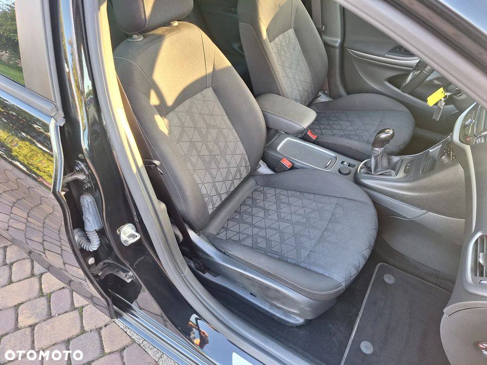 Opel Astra 1.4 Turbo 120 Jahre - 7