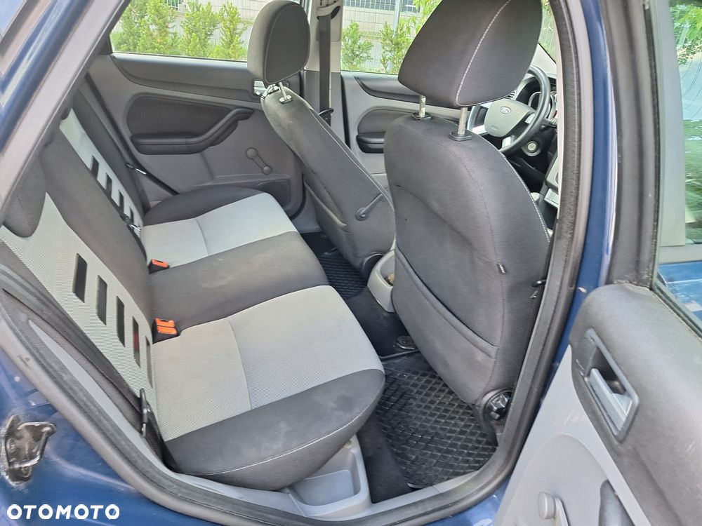 Ford Focus 1.8 Style - 32