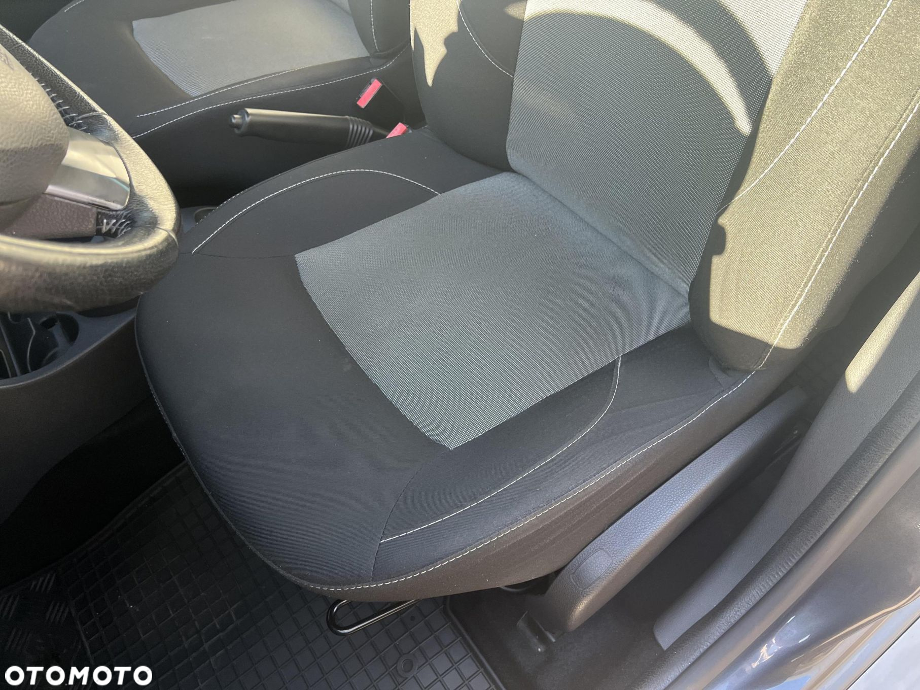 Dacia Duster 1.6 SCe Laureate S&S - 12