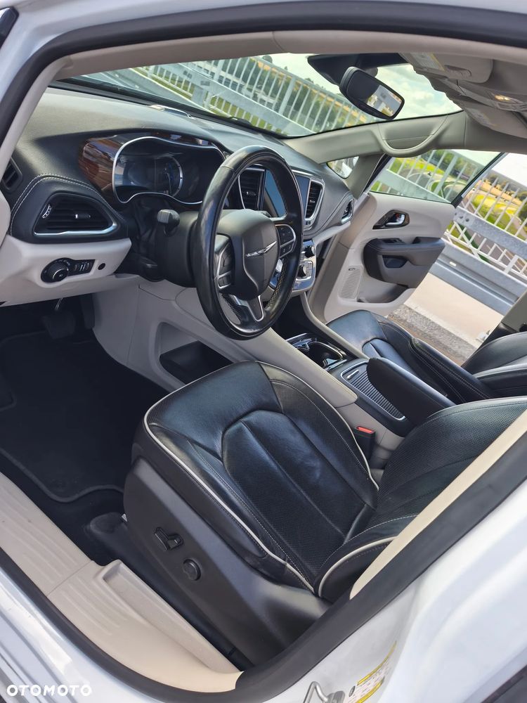 Chrysler Pacifica - 10