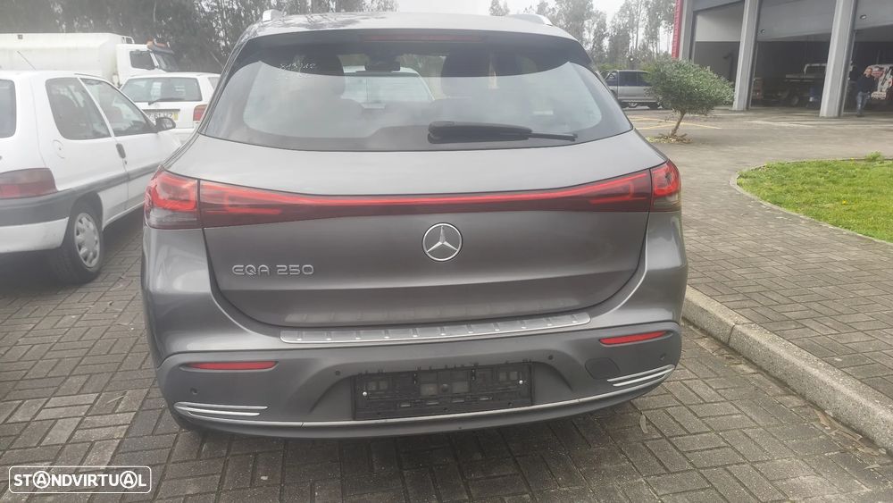 Mercedes-Benz EQA 250 - 7