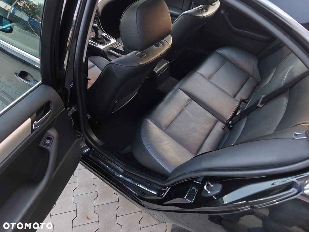 BMW Seria 3 325i Edition Exclusive - 35