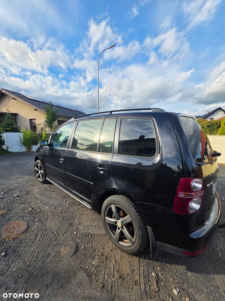 Volkswagen Touran 2007 photo 3