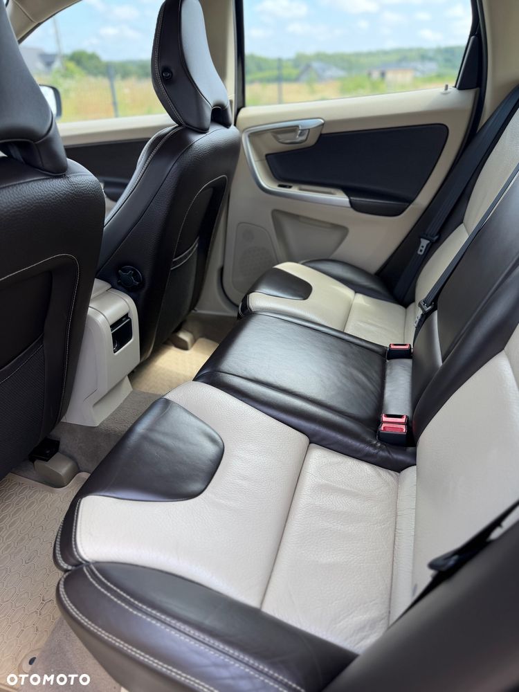 Volvo XC 60 D5 AWD - 10