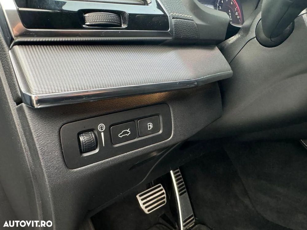 Volvo XC 90 T8 Twin Engine AWD R-Design - 31