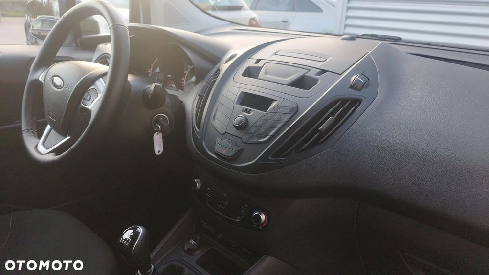 Ford Transit Courier - 22