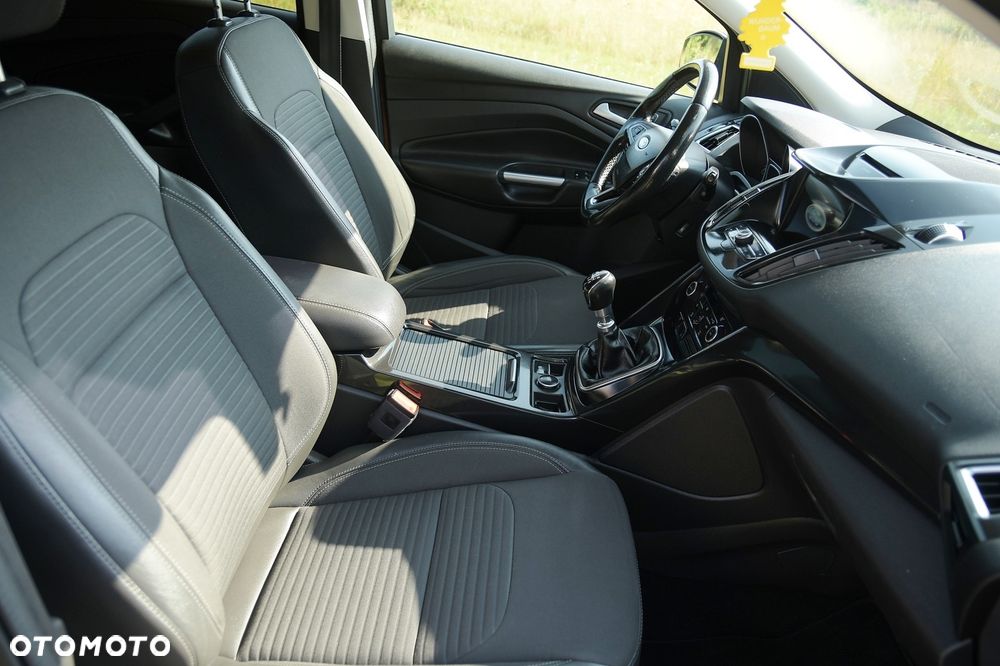Ford Kuga 2.0 TDCi 2x4 Titanium - 18