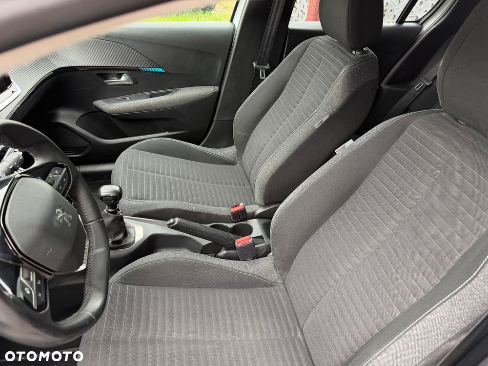Peugeot 208 - 17