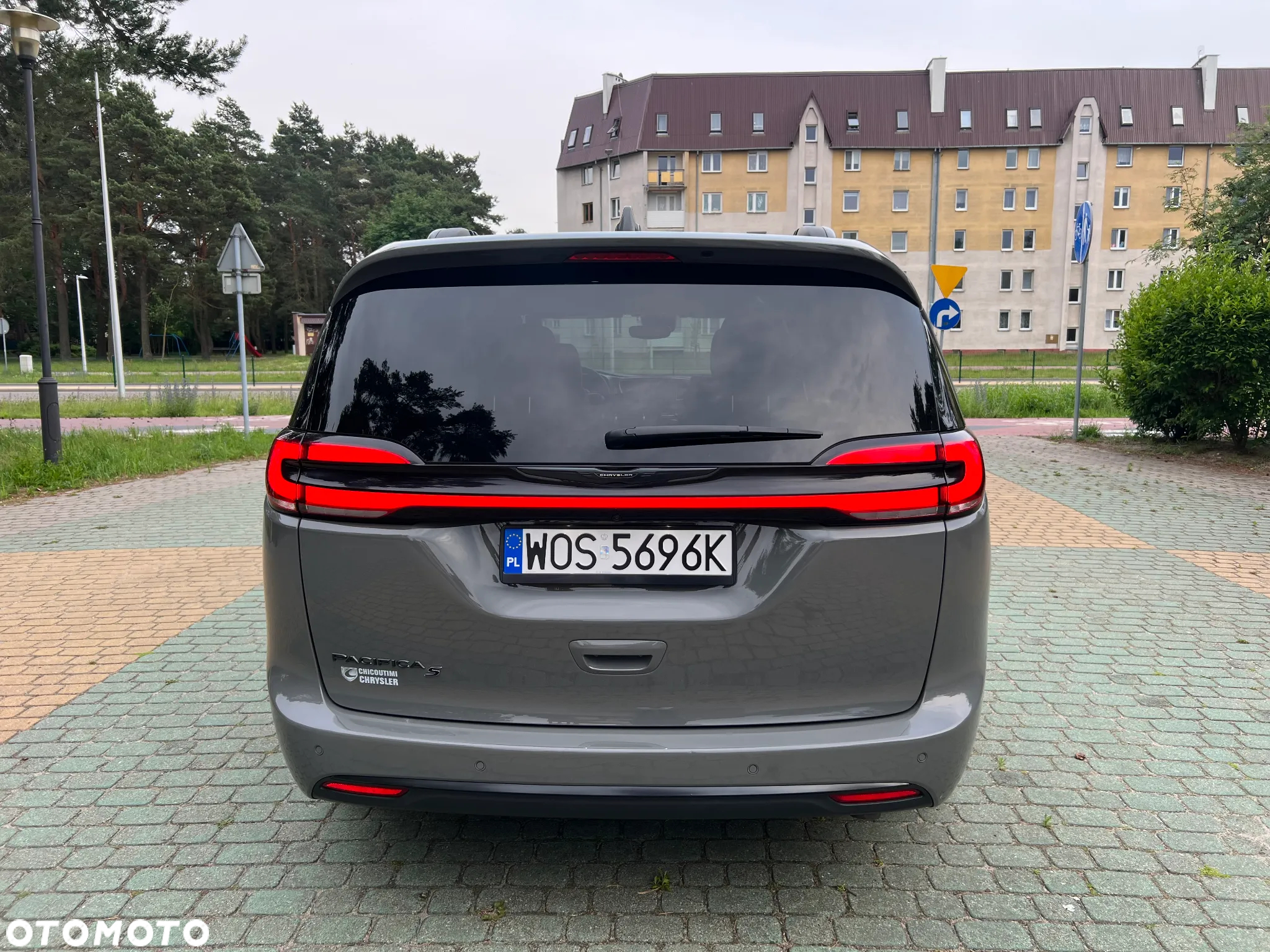 Chrysler Pacifica - 11