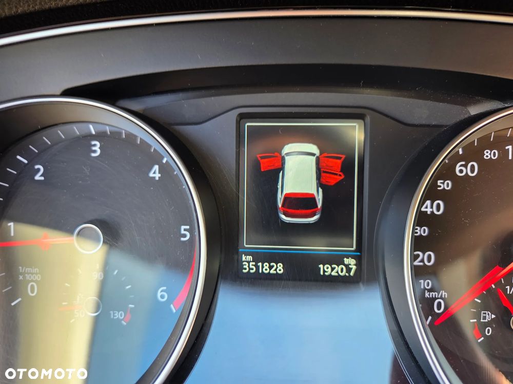 Volkswagen Passat - 13