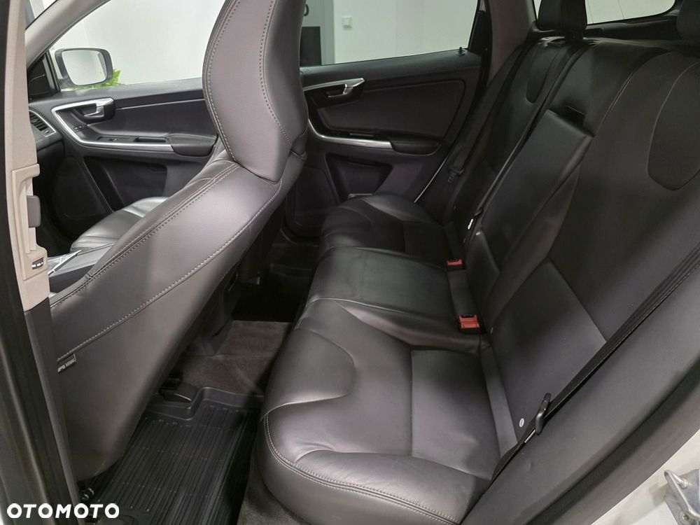 Volvo XC 60 D4 Momentum Pro - 15