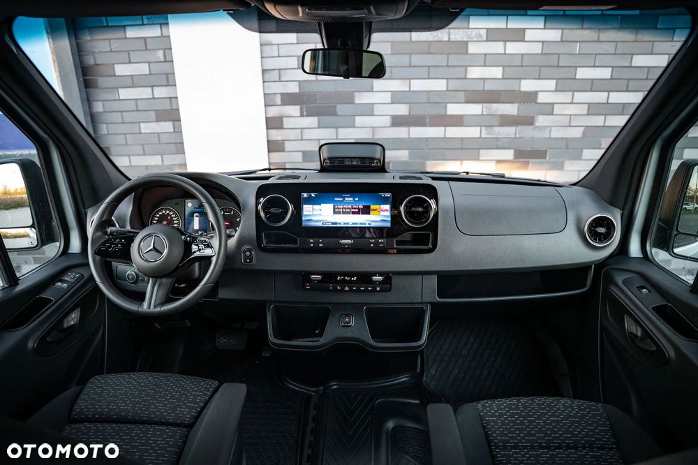 Mercedes-Benz Sprinter - 23