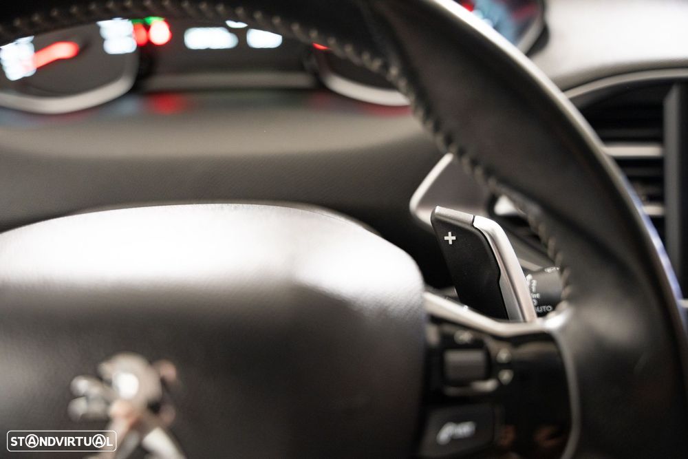 Peugeot 308 1.2 PureTech Allure EAT8 - 18