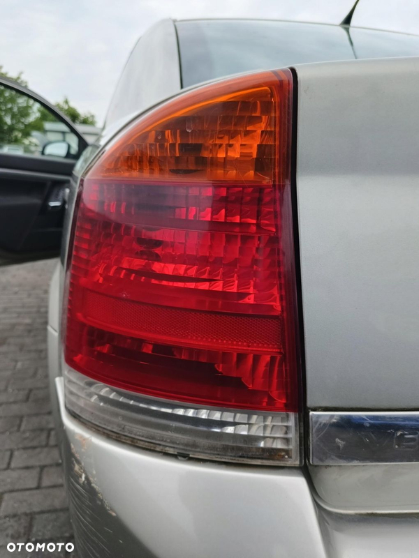 Opel Vectra C 02-06 LAMPA LEWA TYLNA TYŁ