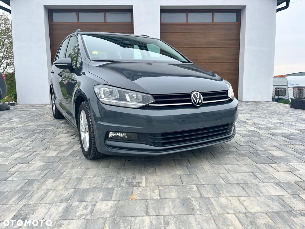 Volkswagen Touran - 11