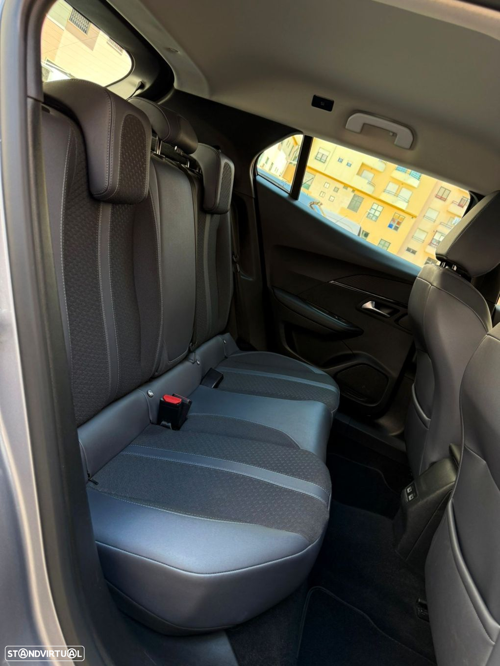 Peugeot 2008 1.2 PureTech Allure EAT8 - 22
