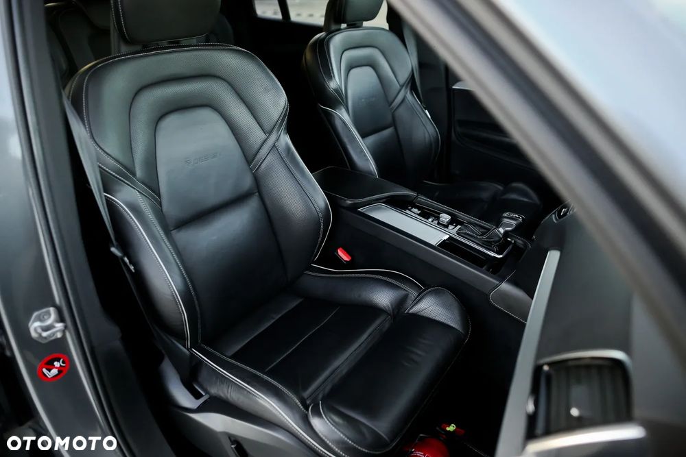 Volvo XC 90 D5 AWD R-Design 7os - 25