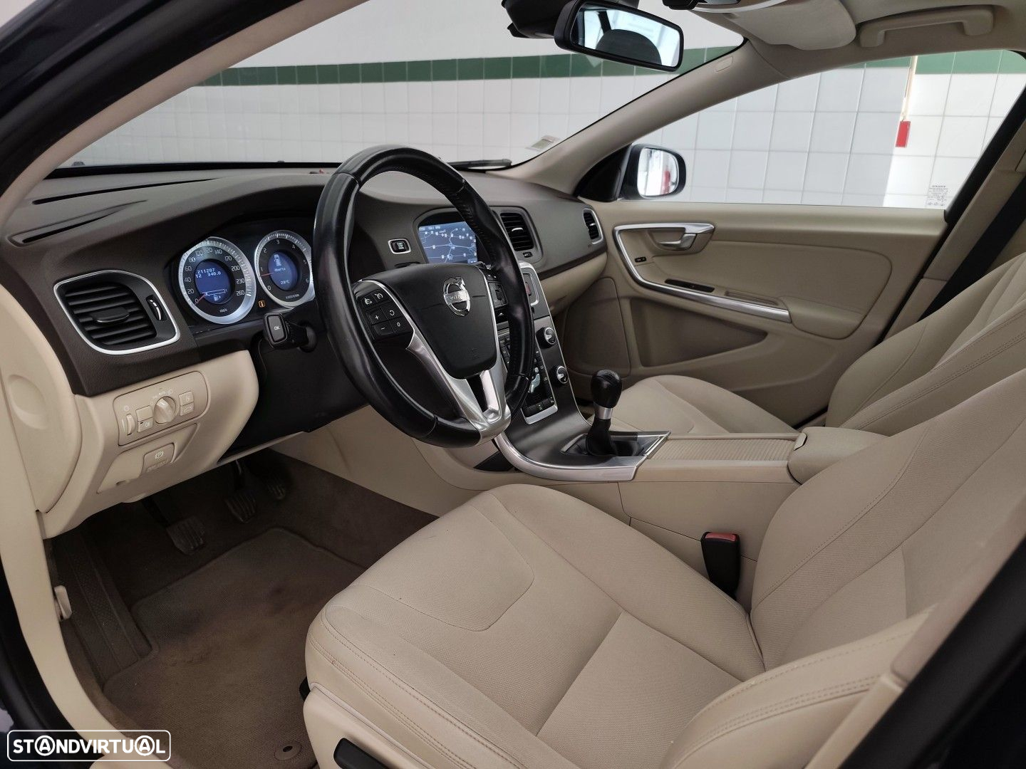 Volvo V60 2.0 D4 Momentum - 9