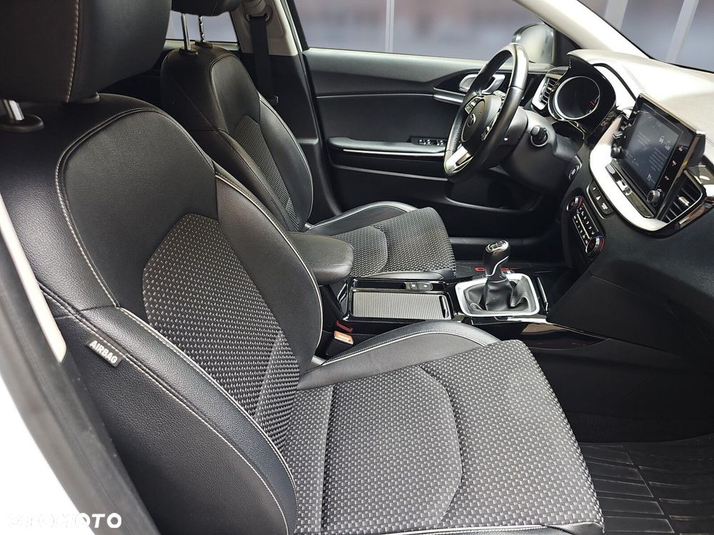Kia Ceed 1.6 CRDi SCR L - 9