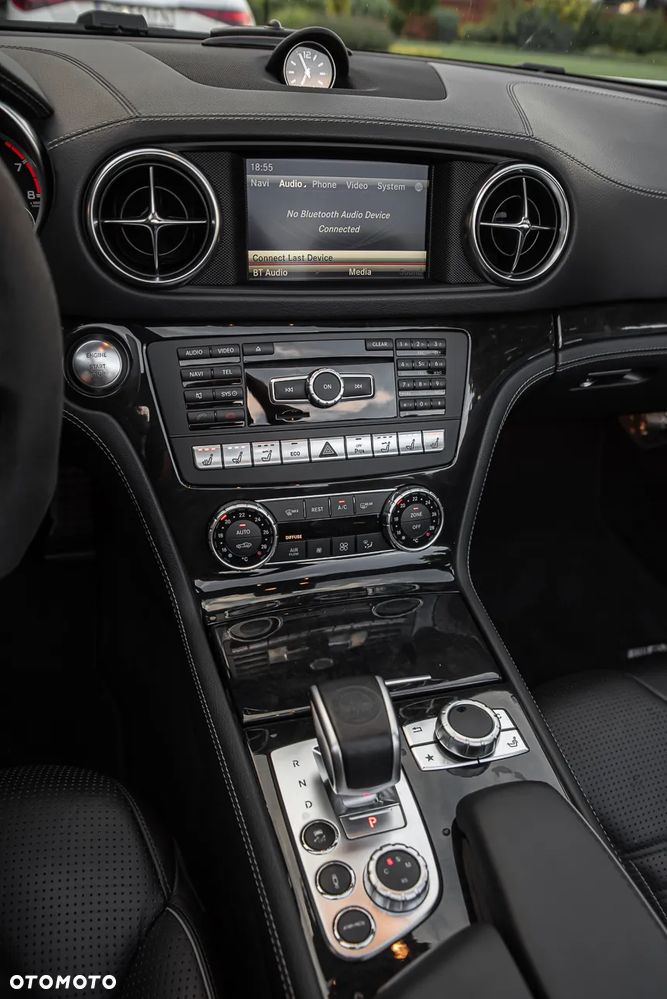 Mercedes-Benz SL 63 AMG AMG Speedshift MCT 7-Gang Sportgetriebe AMG Performance Package - 25