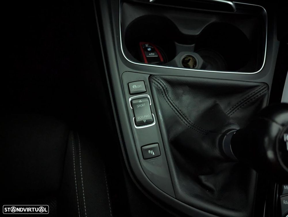 BMW 318 d Line Sport - 13