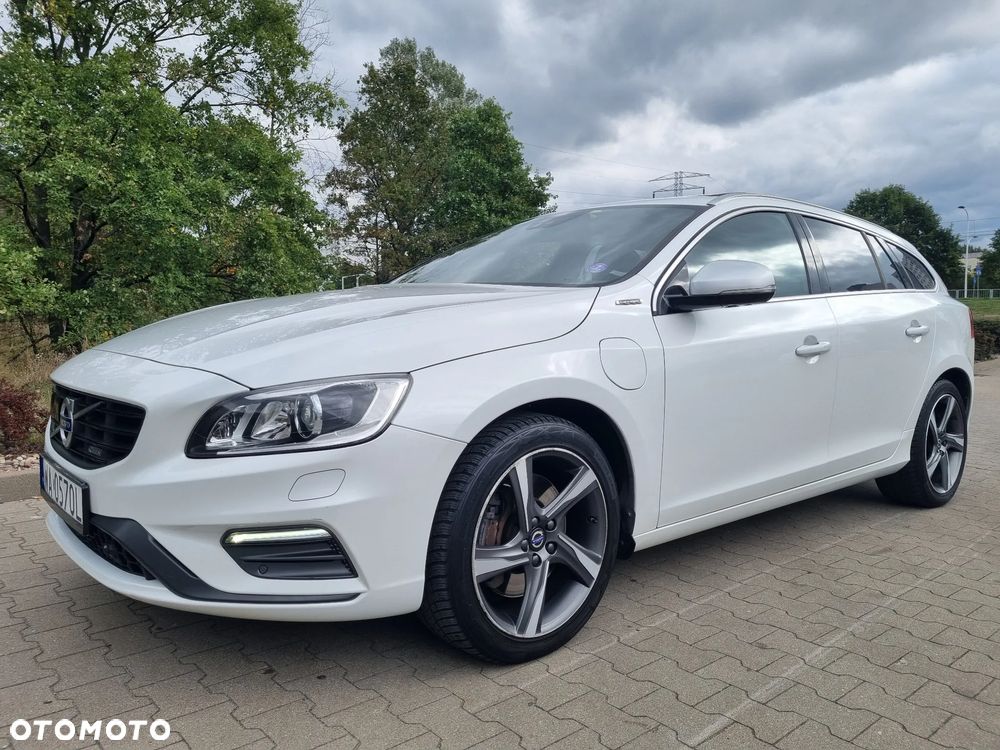 Volvo V60 D6 AWD Plug-in Hybrid R-Design Summum - 4