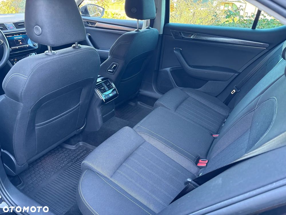 Skoda Superb 2.0 TDI SCR Style DSG - 24