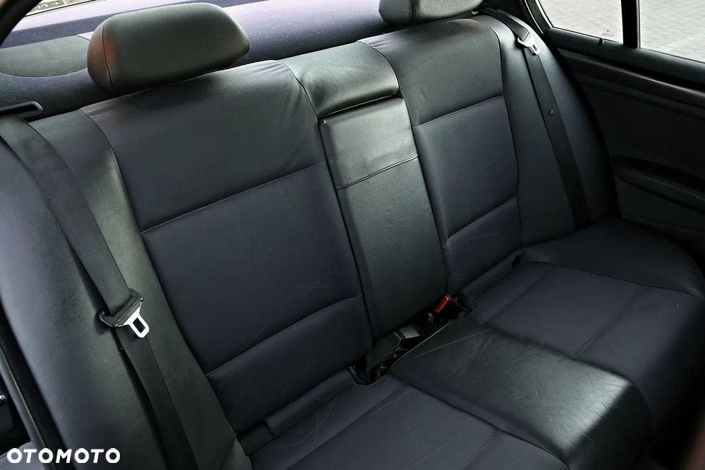 BMW Seria 3 318i - 37