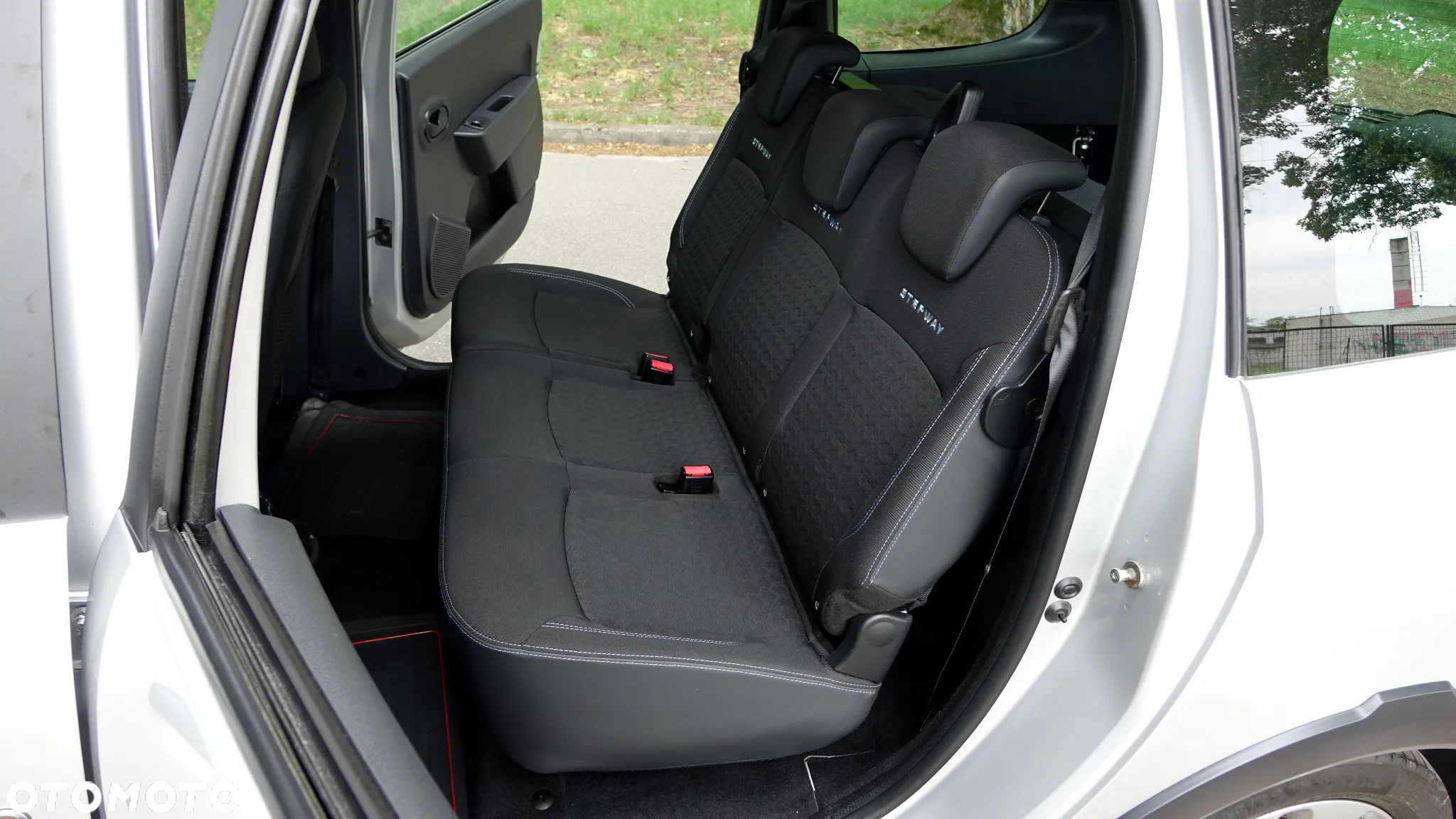Dacia Lodgy 1.5 dCi Stepway - 9