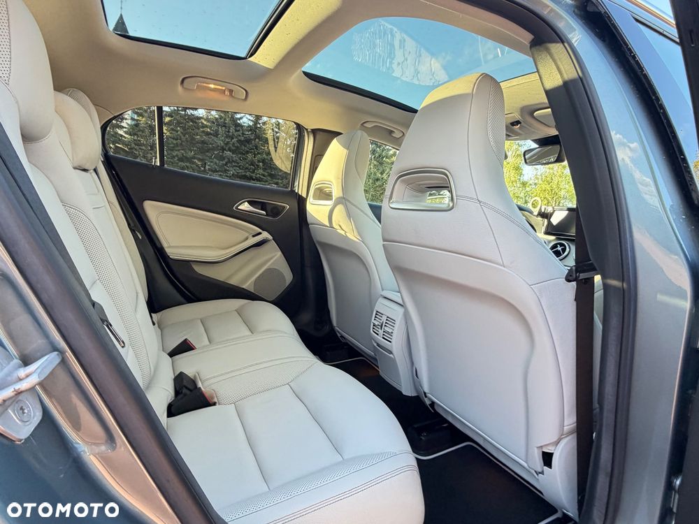 Mercedes-Benz GLA 250 4Matic 7G-DCT AMG Line - 19
