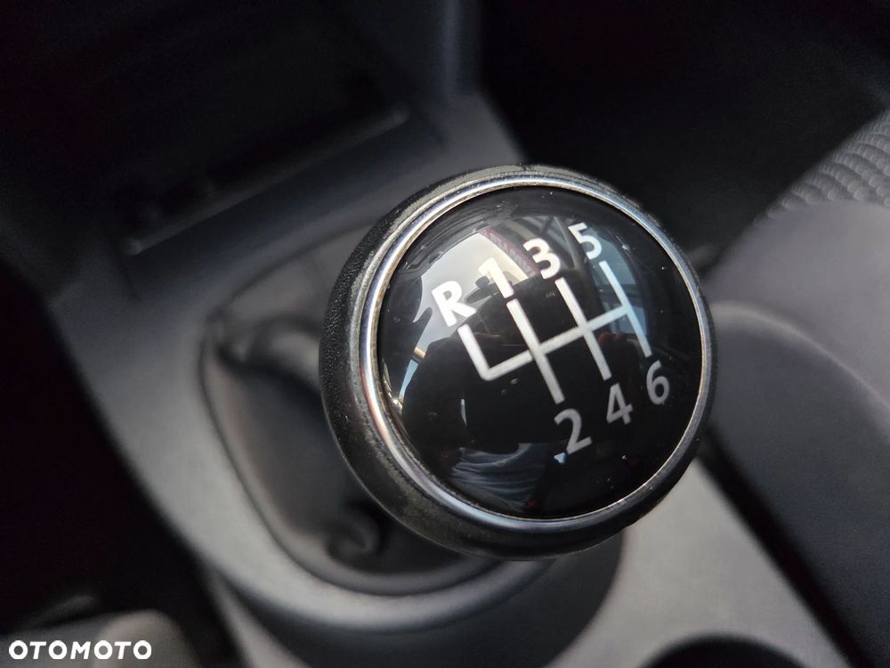 Volkswagen Touran 1.6 TDI DPF BlueMotion Technology Comfortline - 24