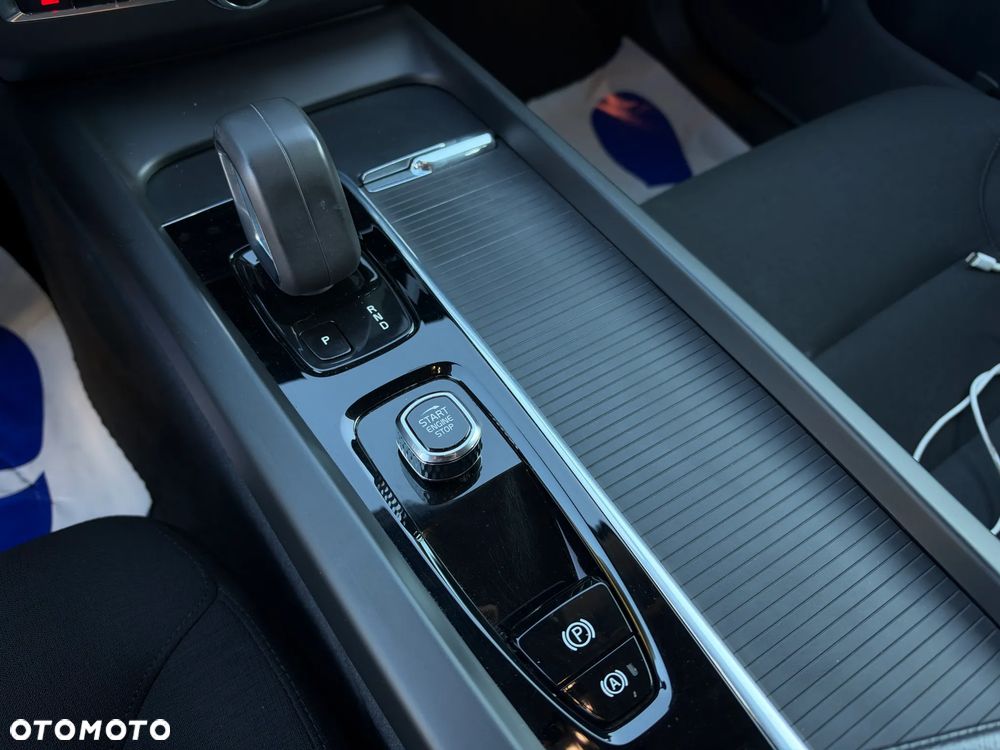 Volvo XC 60 B4 B Momentum Pro - 23