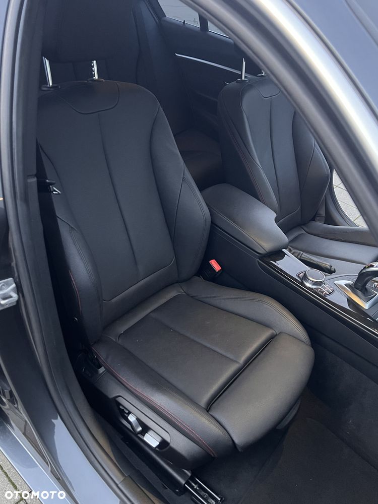BMW Seria 3 330i xDrive - 27