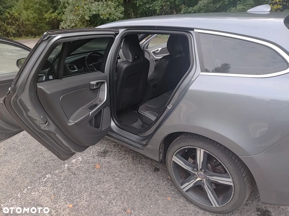 Volvo V60 D4 R-Design - 13