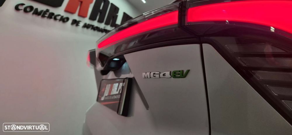 MG MG4 64 kWh Luxury - 13
