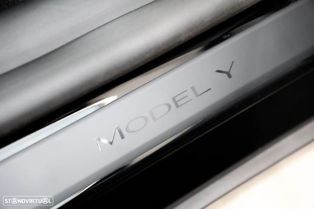 Tesla Model Y Performance Dual Motor AWD - 27