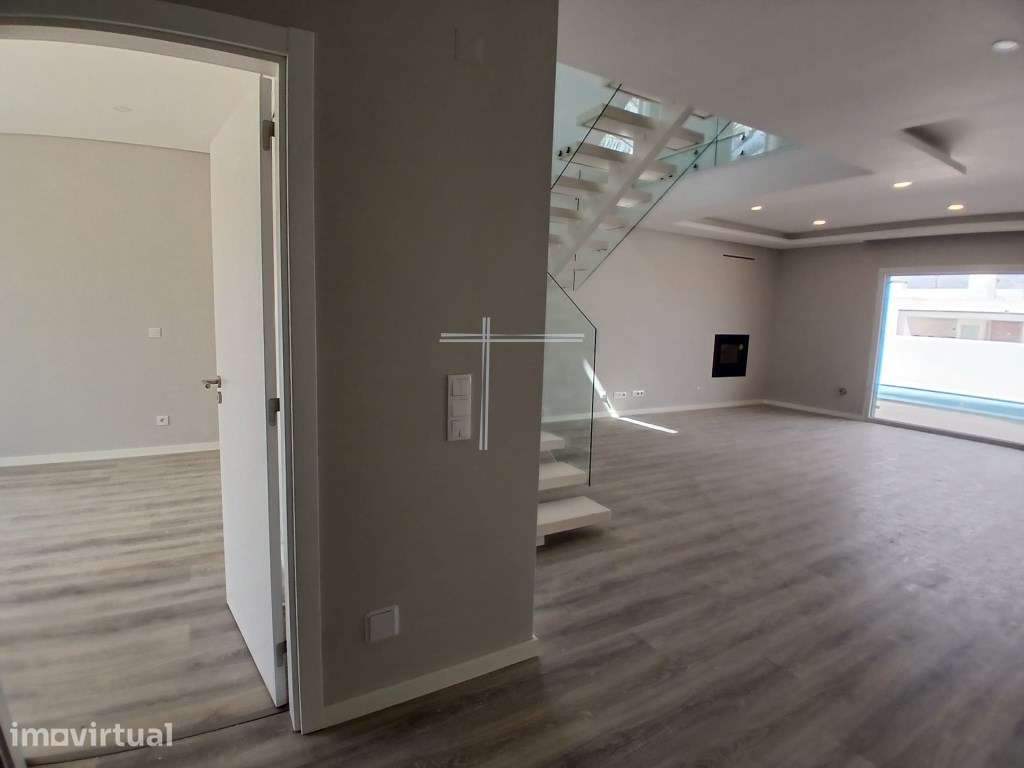 Moradia isolada T4, arquitetura contemporânea com garagem e piscina... - Grande imagem: 4/36