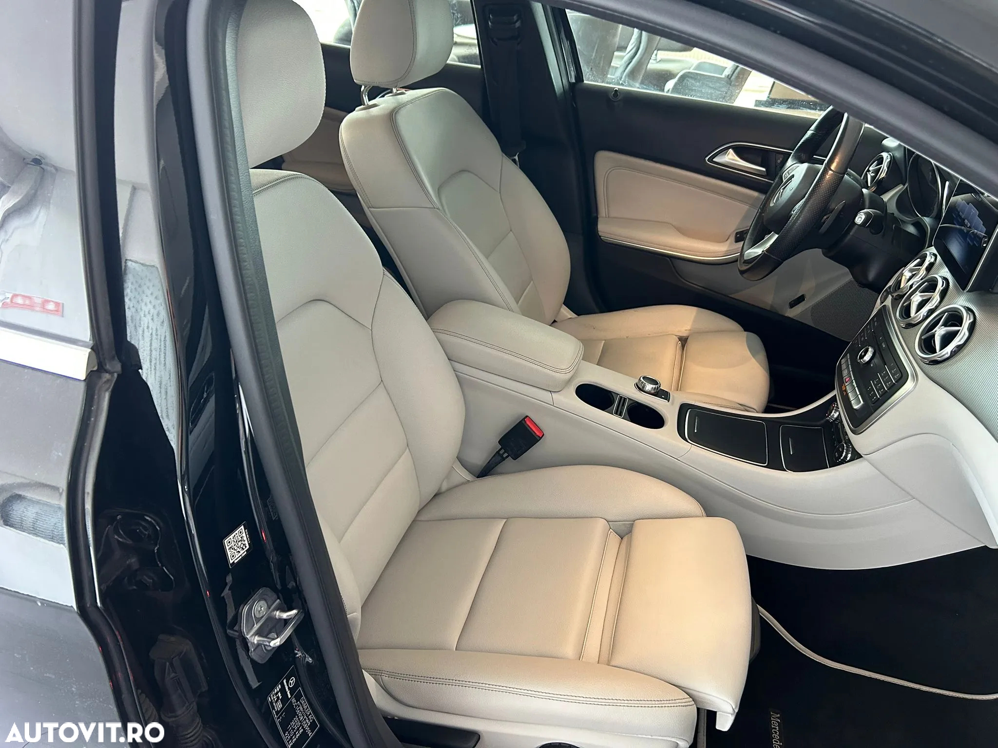 Mercedes-Benz GLA 200 d 7G-DCT Urban - 13
