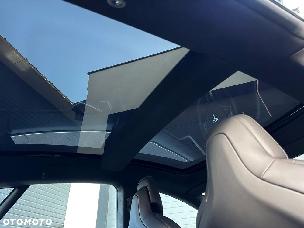 Tesla Model S - 24